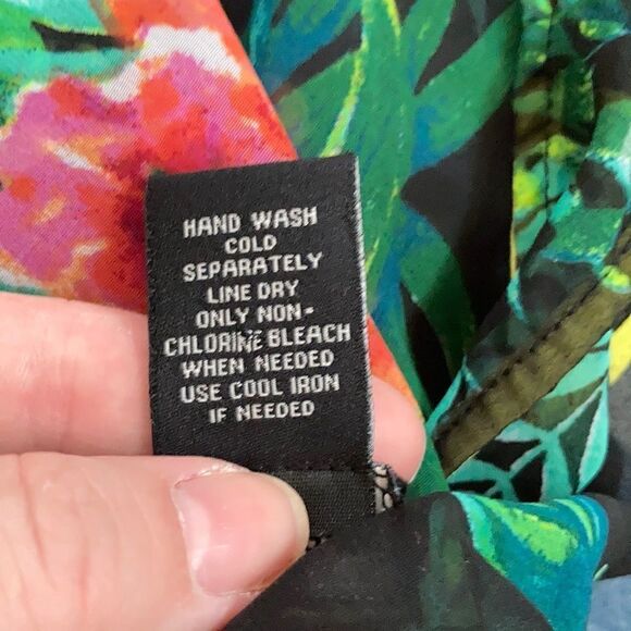 3/$20 Wet Seal Sheer Tank - Picture 6 of 6